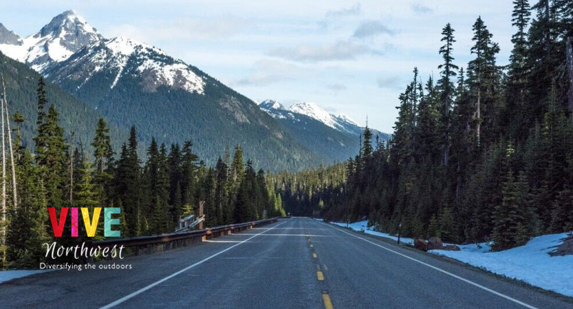 En este momento estás viendo Te llevamos por la autopista North Cascades, una de las más coloridas durante el otoño
