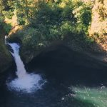 Punchbowl Falls (distintas de las Punch Bowl Falls), otro ícono de la belleza del noroeste del Pacífico